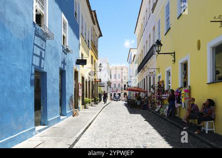 Farbenfrohe Kolonialhäuser im historischen Viertel Pelourinho. Das historische Zentrum von Salvador, Bahia, Brasilien. Historisches Viertel berühmte Attraktionen Stockfoto