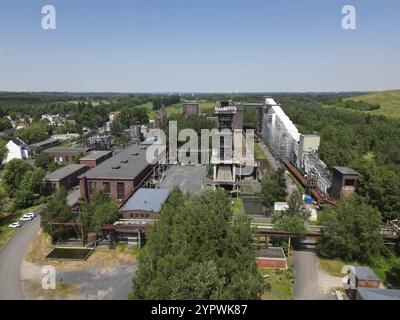 Die Kokerei Hansa ist ein Architektur- und Industriemonument in Dortmund. Sie wurde zwischen 1927 und 1928 als Koksofenanlage errichtet. Im Jahr 199 Stockfoto