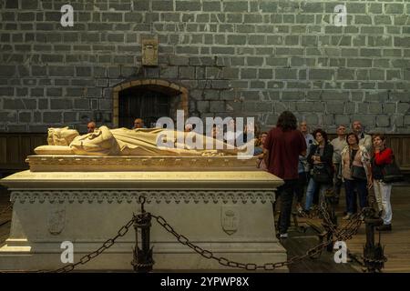 Grab von Sancho VII. Dem Starken, Kapitelhaus, Roncesvalles, Königliche Stiftskirche Santa Maria de Roncesvalles, Straße von Santiago, Navarra, Spanien, Stockfoto