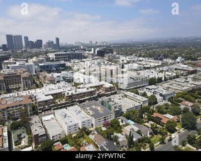 Luftaufnahme des luxuriösen Einkaufsviertels Rodeo Drive in Beverly Hills, Los Angeles, Kalifornien, USA. Juni 2021 Stockfoto