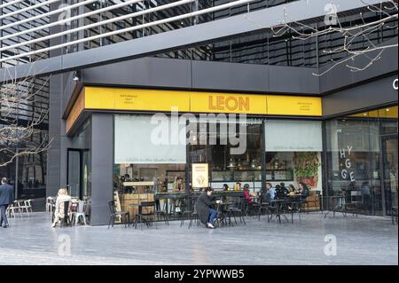 London, UK, 21. März 2024: Vorderansicht des Leon Restaurants, einer Fast-Food-Kette mit Sitz in Großbritannien, die der EG Group gehört. London. UK Stockfoto