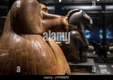 Figur eines hockenden Pavians, roter Quarzit, 18. Dynastie, die Amenhotep III. Regiert, Sammlung des British Museum Stockfoto