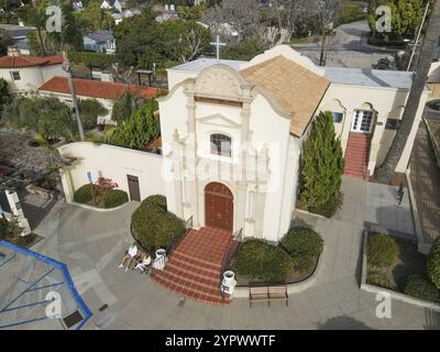 Aus der Vogelperspektive der La Jolla United Methodist Church. San Diego, Kalifornien, USA. Januar 2021 Stockfoto