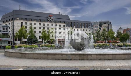 Bratislava, Slowakei, 3. September 2023 : das Crowne Plaza Hotel in Bratislava. Die Marke Crowne Plaza ist Eigentum der InterContinental Hotels Group (IHG Stockfoto