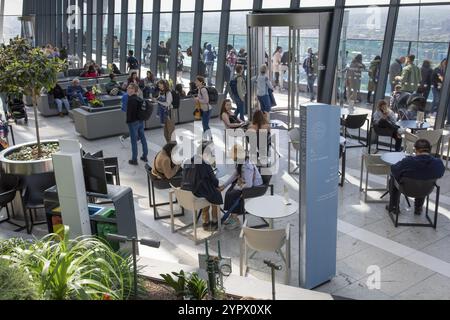 London, UK, 10. Mai 2023 : The Sky Garden in London. Das Fenchurch-Gebäude (Walkie-Talkie). UK Stockfoto