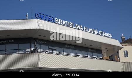 Bratislava, Slowakei, 20. Januar 2024: Hauptbahnhof oder Hauptbahnhof von Bratislava. (Bratislava hlavna stanica). Slowakei, E Stockfoto