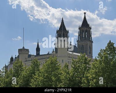 Blick über die Altstadt bis zum Dom von der Elbe. Magdeburg, Sachsen-Anhalt, Deutschland, Europa Stockfoto