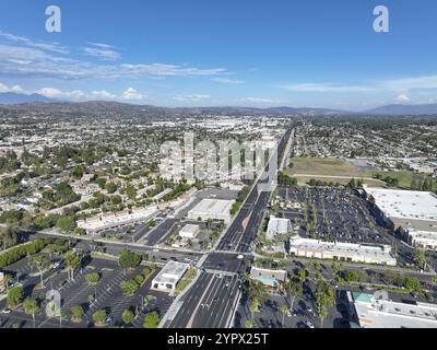 Luftaufnahme von La Habra City, in der nordwestlichen Ecke von Orange County, Kalifornien, USA, Nordamerika Stockfoto