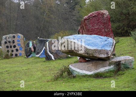 O Rexo Ecospace, malerische und skulpturale Intervention des Künstlers Agustin Ibarrola an einem natürlichen Raum, Allariz, Ourense, Galicien, Spanien, Europa Stockfoto