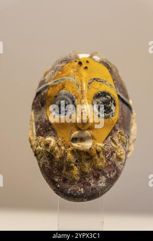 Anhänger in Form eines bärtigen Mannes aus Karthago, 4.-3. Jh. V. Chr., Nationalmuseum Karthago, Kolosseum, Rom, Latium, Italien, Europa Stockfoto