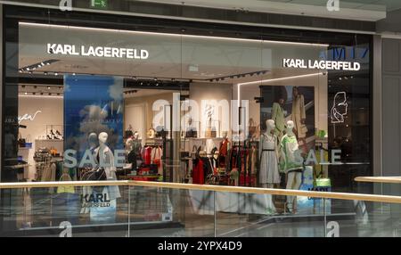 Bratislava, Slowakei, 15. Juli 2023: Karl Lagerfeld-Geschäft im Eurovea-Einkaufszentrum in Bratislava. Slowakei, Europa Stockfoto