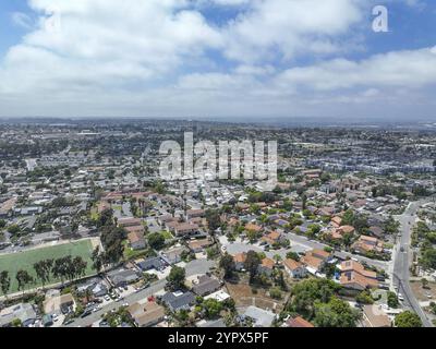 Luftaufnahme von Häusern und Gemeinden in Vista, Carlsbad im North County von San Diego, Kalifornien. USA Stockfoto