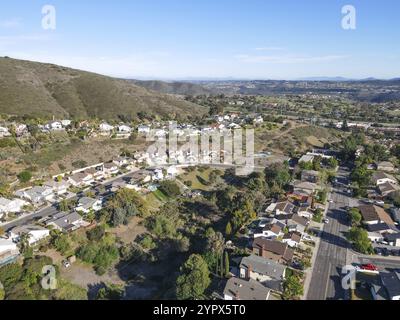 Blick aus der Vogelperspektive auf das Viertel Carmel Mountain mit Black Mountain. San Diego County, Kalifornien Stockfoto