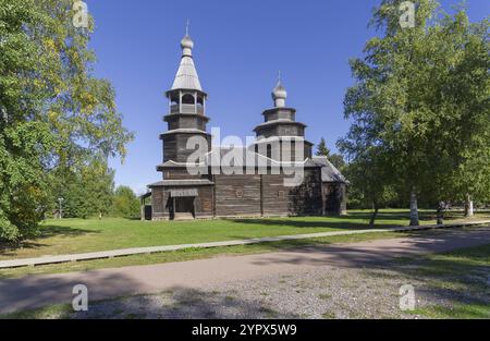 Vitoslavitsy, Veliky Nowgorod, Russland, 10. September 2022: Kirche des Heiligen Nikolaus des Wunderarbeiters von Wjsoki Ostrov. Museum für Holzarchitektur. Stockfoto