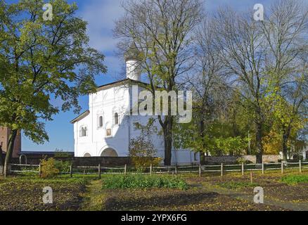 Gateway Kirche der Verkündigung im Spaso-Evfimijewski Kloster, Suzdal, Russland. Sonniger Tag im Oktober Stockfoto