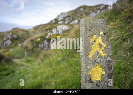 Orientierungspunkt auf dem Weg Sheep's Head Peninsula, Irland, Großbritannien, Europa Stockfoto