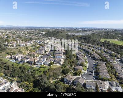 Luftaufnahme der Mittelklasse-Unterteilung Viertel mit Wohnwohnungen und Häusern in San Diego, Kalifornien, USA, Nordamerika Stockfoto