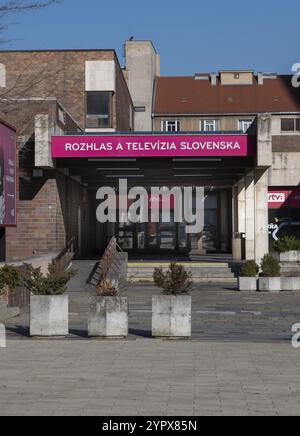 Bratislava, Slowakei, 20. Januar 2024 : das slowakische Funkgebäude (Budova Slovenskeho rozhlasu) ist wie eine umgedrehte Pyramide geformt. Bratislava. Slov Stockfoto