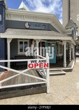 Seaport Village, Einkaufs- und Restaurantkomplex am Wasser in San Diego, berühmte Touristenattraktion. Südkalifornien. USA. September 2020 Stockfoto