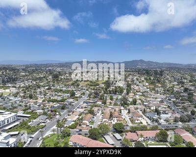 Luftaufnahme von Häusern und Gemeinden in Vista, Carlsbad im North County von San Diego, Kalifornien. USA Stockfoto