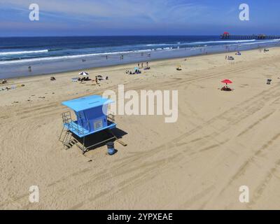 Rettungsschwimmerturm am Huntington Beach an sonnigen Tagen. Südöstlich Von Los Angeles, Kalifornien. USA, 13. Juli 2020 Stockfoto