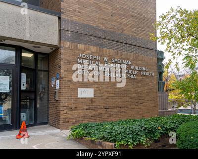 Joseph W. Spelman Medical Examiner Building - Department of Public Health, Stadt Philadelphia Schild auf dem Gebäude. Stockfoto