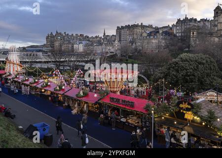 Mercado de Navidad, East Princes Street Gardens, Edimburgo, Lowlands, Escocia, Reino Unido Stockfoto