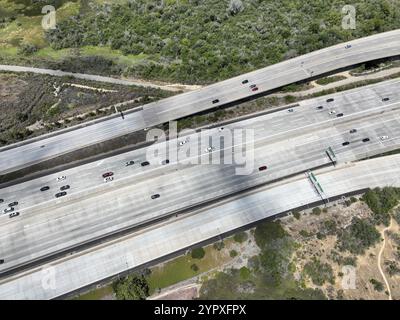 Luftaufnahme des Autobahnkreuzes und -Abzweigs, San Diego Freeway interstate 5, Kalifornien, USA, Nordamerika Stockfoto