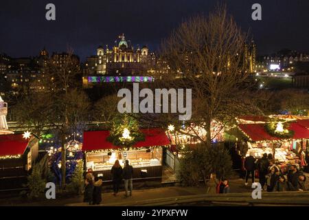 Mercado de Navidad, East Princes Street Gardens, Edimburgo, Lowlands, Escocia, Reino Unido Stockfoto