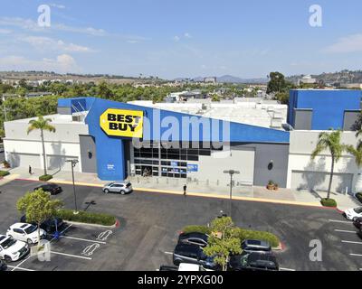 Luftaufnahme des multinationalen Elektronikgeschäfts von Best Buy. San Diego, Kalifornien, USA, 16. August 2020, Nordamerika Stockfoto