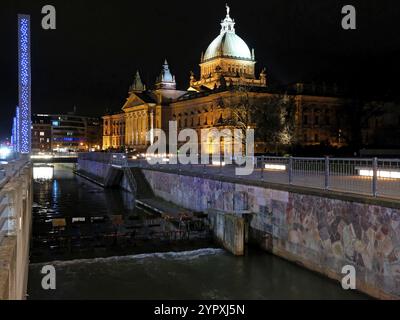 Am Abend: Pleissemuehlgraben und das Bundesverwaltungsgericht Leipzig. Sachsen, Deutschland, Europa Stockfoto