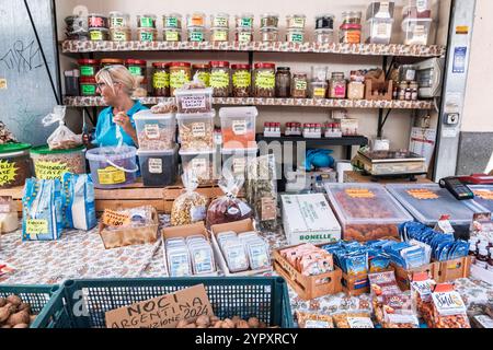 Civitavecchia Italien, Piazza Regina Margherita, Mercato di Civitavecchia, San Lorenzo Markt, Mercato Coperto, Mercato della Piazza, innen überdacht, dr Stockfoto