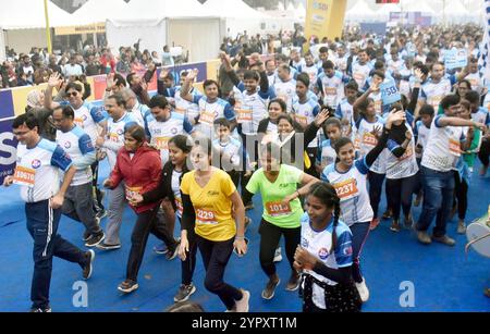 Patna, Indien. Dezember 2024. PATNA, INDIEN - 1. DEZEMBER: Teilnehmer laufen am 1. DEZEMBER 2024 beim Patna Marathon Run für Nasha Mukt Bihar in Gandhi Maidan in Patna, Indien. (Foto: Santosh Kumar/Hindustan Times/SIPA USA) Credit: SIPA USA/Alamy Live News Stockfoto