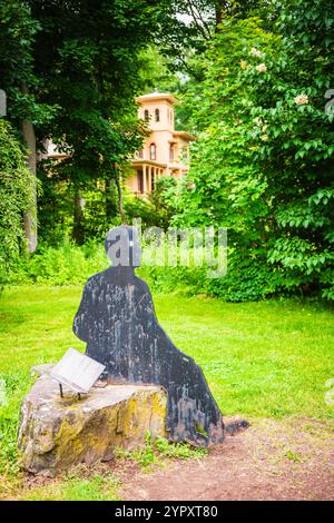 Silhouetten im Garten des Emily Dickinson Museums. Stockfoto