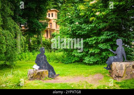 Silhouetten im Garten des Emily Dickinson Museums. Stockfoto