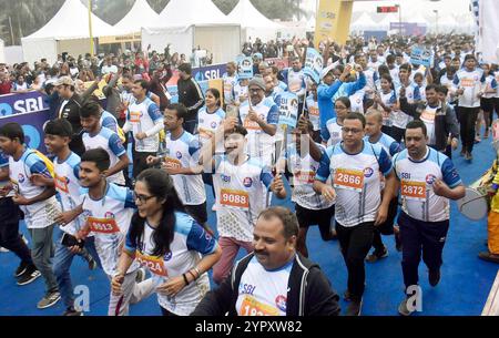 Patna, Indien. Dezember 2024. PATNA, INDIEN - 1. DEZEMBER: Teilnehmer laufen am 1. DEZEMBER 2024 beim Patna Marathon Run für Nasha Mukt Bihar in Gandhi Maidan in Patna, Indien. (Foto: Santosh Kumar/Hindustan Times/SIPA USA) Credit: SIPA USA/Alamy Live News Stockfoto