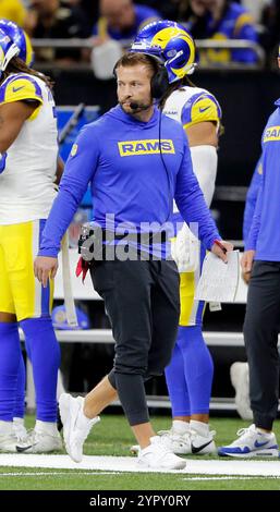 New Orleans, Usa. Dezember 2024. Sean McVay, Cheftrainer der Los Angeles Rams, sieht das Spiel mit den New Orleans Saints am Sonntag, den 1. Dezember 2024, im Caesars Superdome in New Orleans. Foto: AJ Sisco/UPI. Quelle: UPI/Alamy Live News Stockfoto