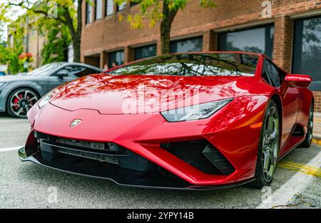 Chicago, Illinois – 29. September 2024: 2020 Lamborghini Huracan LP 640-4 EVO Spyder. Red 2020 Lamborghini Huracan LP 640-4 EVO Spyder parkt auf dem Stockfoto