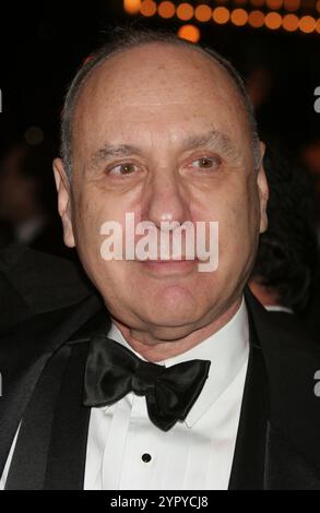 Marshall Brickman ist gestorben. Marshall Brickman nimmt am 6. November 2005 an der Eröffnungsnacht von Jersey Boys im August Wilson Theatre in New York Teil. Foto: Henry McGee/MediaPunch Stockfoto