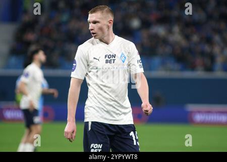 Sankt Petersburg, Russland. Dezember 2024. Nikolaj Rasskazov (15) von Krylja Sovetow wurde während des russischen Premier League-Fußballspiels zwischen Zenit Sankt Petersburg und Krylya Sovetov Samara in der Gazprom Arena gesehen. Endpunktzahl Zenit 2:3 Krylya Sovetov. Quelle: SOPA Images Limited/Alamy Live News Stockfoto