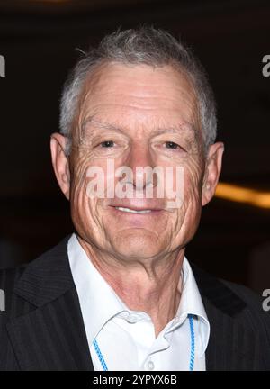 Los Angeles, USA. Dezember 2024. Der legendäre „Days of Our Lives“ und „Dynasty“-Seifenschauspieler Wayne Northrop, 77, starb am 29. November 2024 im Motion Picture and Television Home in Woodland Hills, Kalifornien Wayne hat die letzten 7 Jahre mit Alzheimer gesprochen. 24. Januar 2015 Los Angeles, CA. Wayne Northrop Hollywood Show - Winter 2015 am Flughafen Westin Los Angeles © Tammie Arroyo/AFF-USA. COM Credit: AFF/Alamy Live News Stockfoto