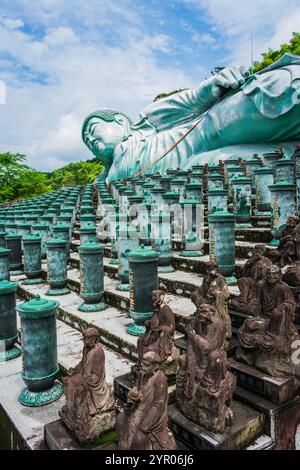 Liegende Buddha-Skulptur Nanzoin-Tempel Stockfoto