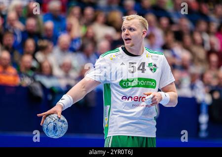 Lemgo, Deutschland. Dezember 2024. Justus Fischer (TSV Hannover-Burgdorf, #54) GER, TBV Lemgo Lippe vs. TSV Hannover-Burgdorf, Handball, 1. Bundesliga, 12. Spieltag, Spielzeit 2024/2025, 01.12.2024 Foto: Eibner-Pressefoto/Jan Rollinger Credit: dpa/Alamy Live News Stockfoto