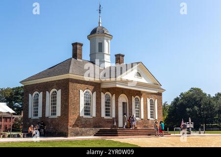 WILLIAMSBURG, VIRGINIA – 25. AUGUST 2024: Das Kolonialgericht, erbaut von 1770 bis 1771 im georgianischen Stil. Stockfoto