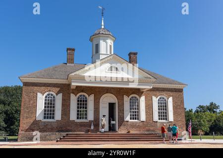 WILLIAMSBURG, VIRGINIA – 25. AUGUST 2024: Das Kolonialgericht, erbaut von 1770 bis 1771 im georgianischen Stil. Stockfoto