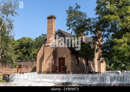 WILLIAMSBURG, VIRGINIA – 25. AUGUST 2024: The Public Gaol (Gefängnis), Virginias Hauptgefängnis, in dem Schuldner und Kriminelle untergebracht waren. Stockfoto