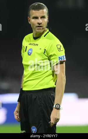 Salerno, Italien. Dezember 2024. Federico La Penna Schiedsrichter während der Serie B BKT zwischen US Salernitana 1919 gegen Carrarese Calcio im Arechi Stadium am 01. Dezember 2024 in Salerno (Foto: Agostino Gemito/Pacific Press) Credit: Pacific Press Media Production Corp./Alamy Live News Stockfoto