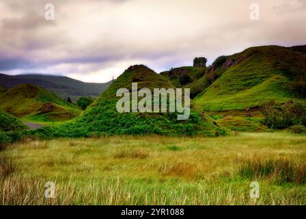 Fairy Glen wird, aufgrund seiner hügeligen Landschaft und kegelförmigen Erhebungen, als Feental bezeichnet wird. Stockfoto