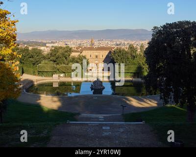Palazzo Pitti aus den Boboli-Gärten (Giardino di Boboli) in Florenz, Italien Stockfoto