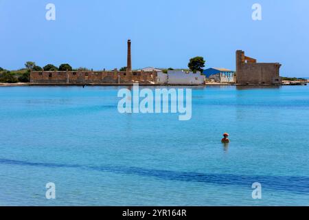 NOTO, ITALIEN, 22. JUNI 2023 - die aufgegebene Thunfischfischerei des Naturschutzgebiets Vendicari in der Nähe von Noto, Sizilien, Italien Stockfoto